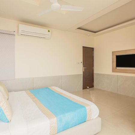 Hotel Star By Star Group- Near Delhi Airport Nueva Delhi Exterior foto