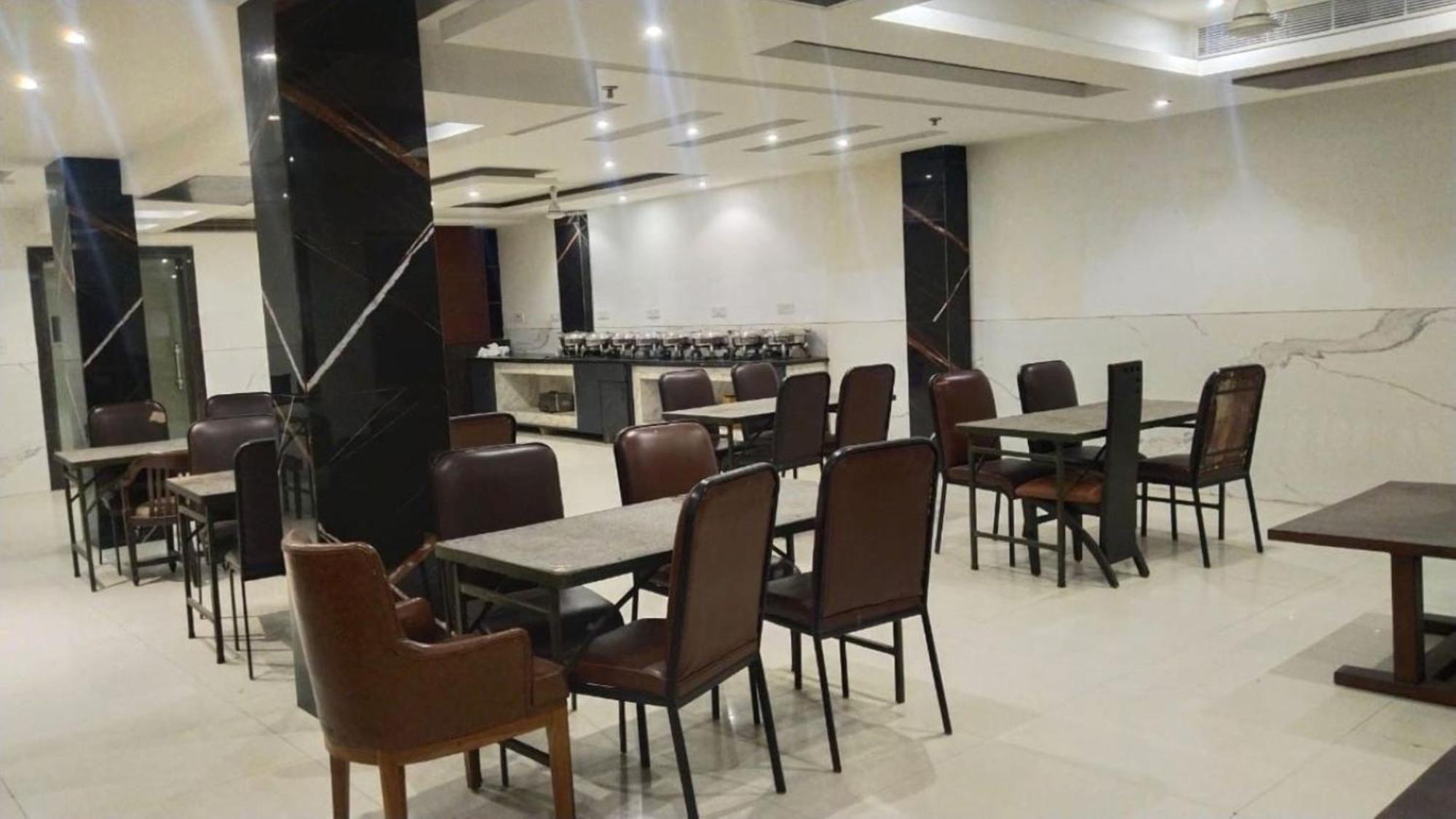 Hotel Star By Star Group- Near Delhi Airport Nueva Delhi Exterior foto