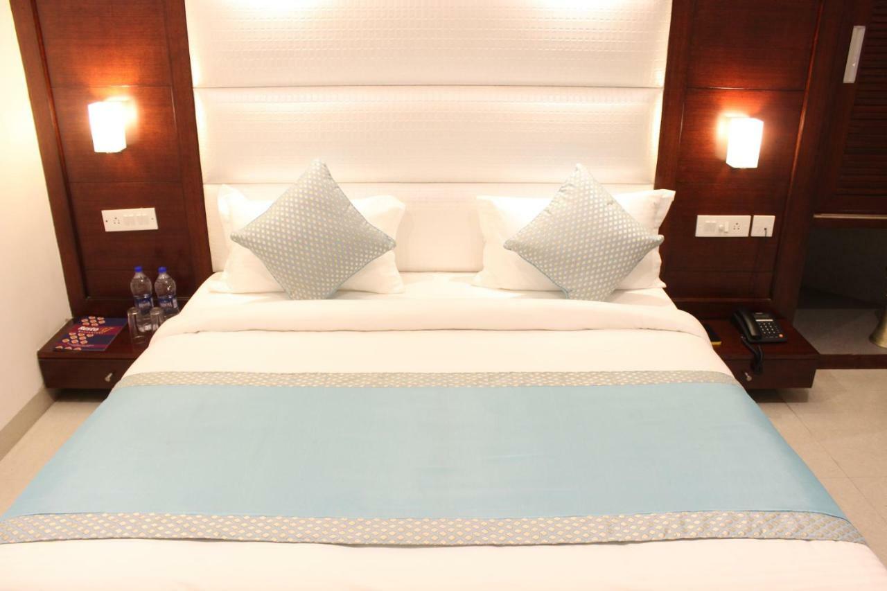 Hotel Star By Star Group- Near Delhi Airport Nueva Delhi Exterior foto
