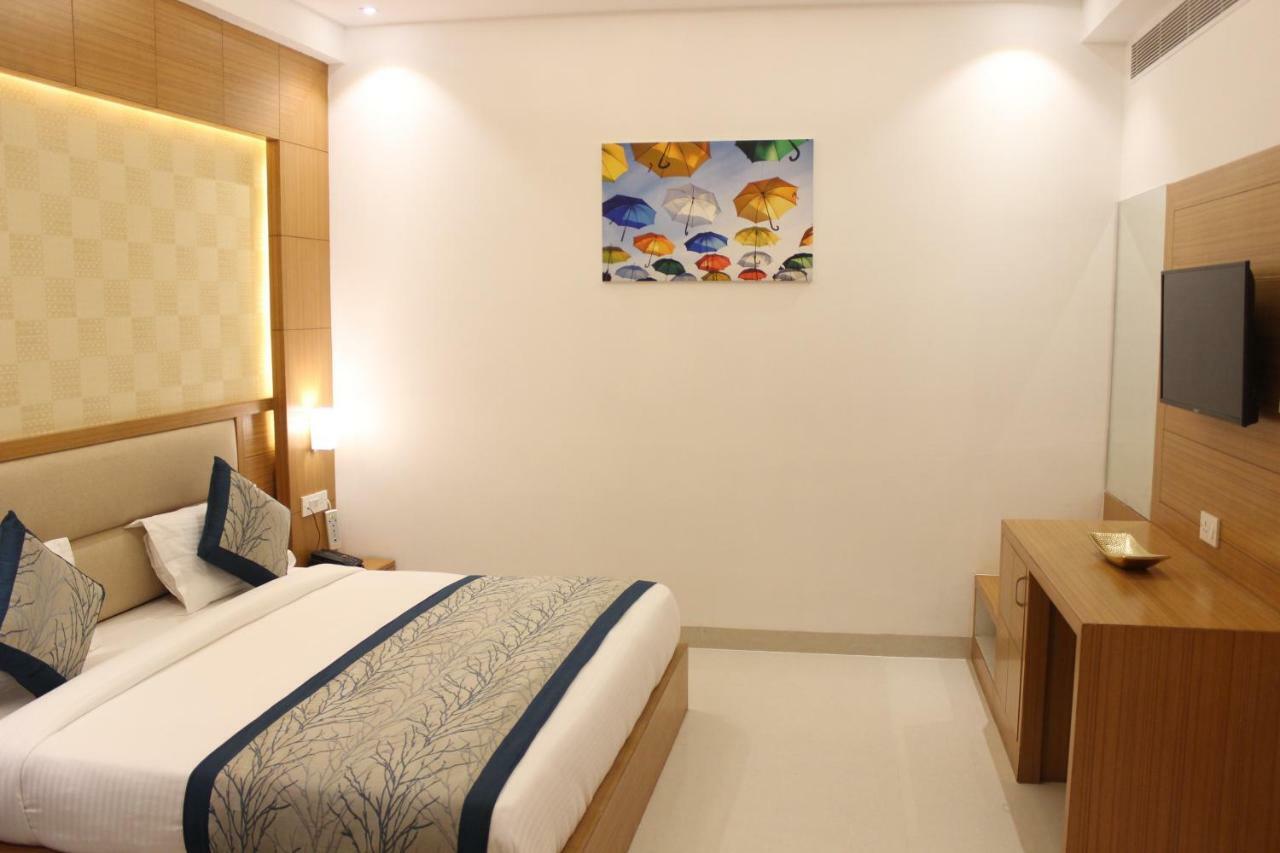 Hotel Star By Star Group- Near Delhi Airport Nueva Delhi Exterior foto